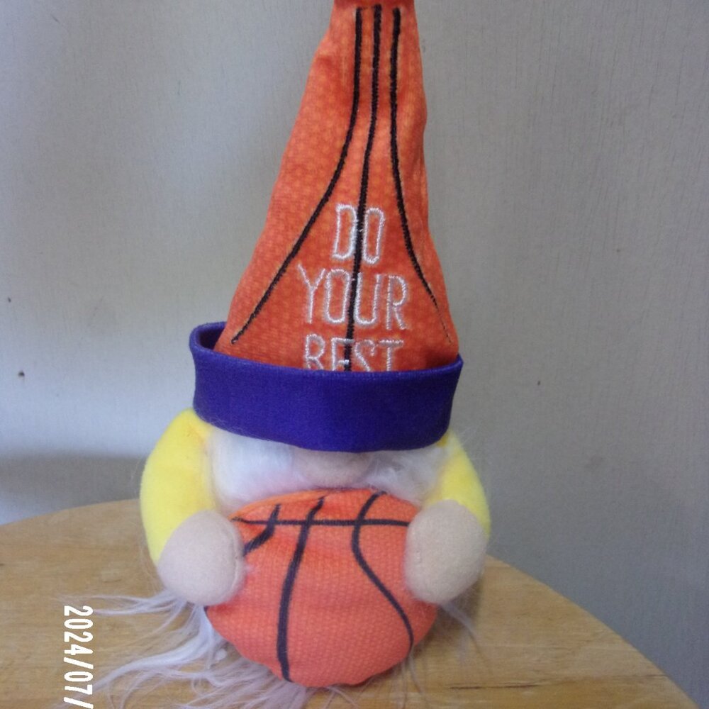 NWT Basketball HUG Gnome